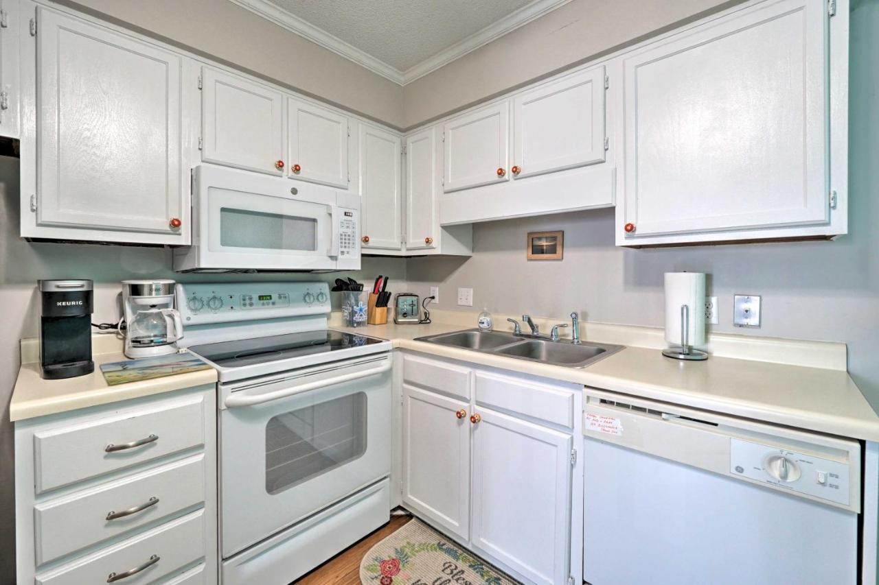 Condo With Balcony And Pool Walk To 2 Beach Accesses! Carolina Beach Exteriér fotografie